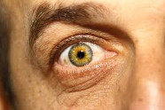 Comment Soigner L'oeil Qui Tremble?